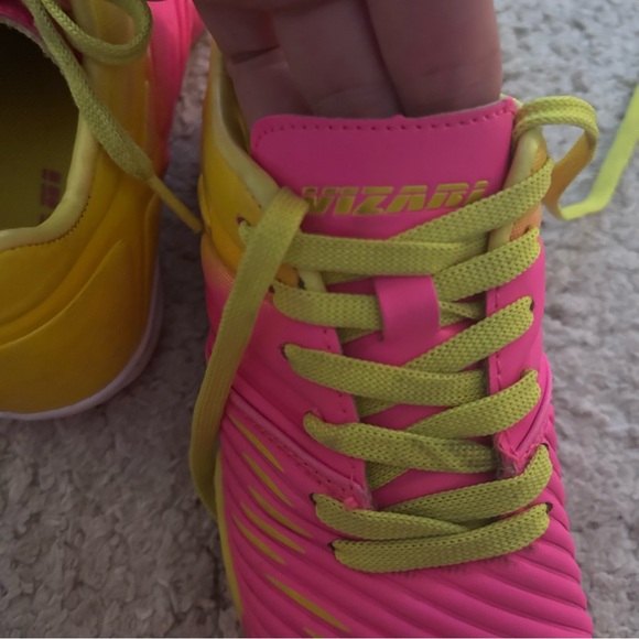 Vizari Liga Turf Soccer Cleats Shoes in Pink/Yellow Youth Girls Size 1 - Picture 7 of 9